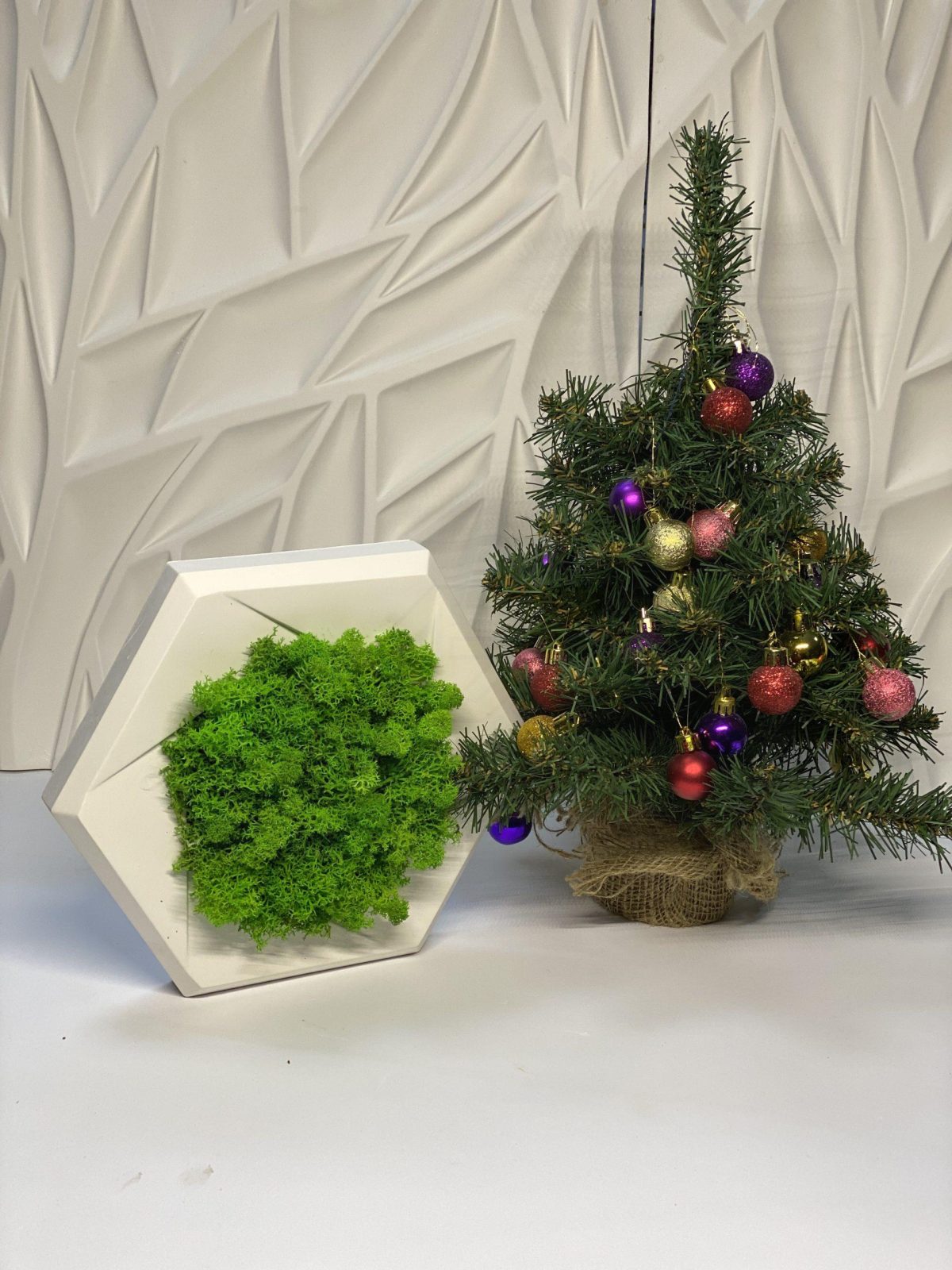 Гипсовая 3Д панель Сота Диафрагма с мхом — изображение 3